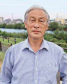 岸 由二 氏